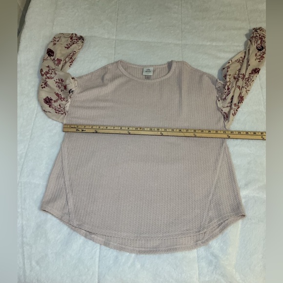 Cream Knit Top with Floral Sleeves - Picture 3 of 6